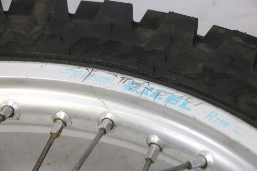 photo de REAR RIM AND TIRE YAMAHA YZF YZ-F 450 (2014 - 2016) - High-resolution close-up