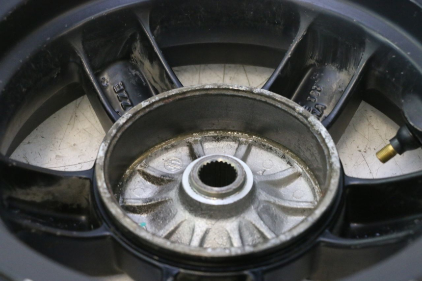 photo de REAR RIM AND TIRE PIAGGIO ZIP 4T 50 (2018 - 2020) - Component zoom