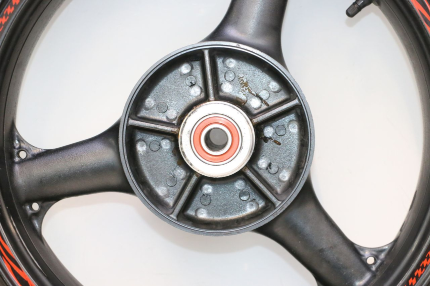 photo de REAR RIM AND TIRE KAWASAKI ZX-6R ZX6R 600 (1995 - 1997) - Distinctive features