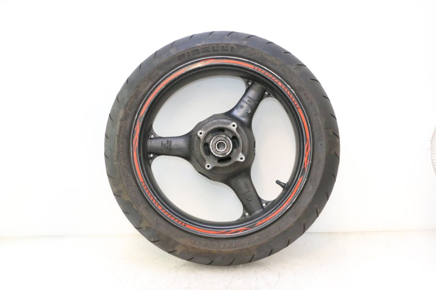 photo de REAR RIM AND TIRE KAWASAKI ZX-6R ZX6R 600 (1995 - 1997) - High-resolution close-up