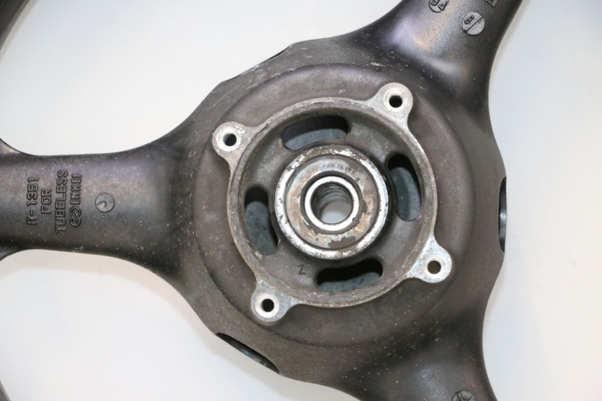 photo de REAR RIM AND TIRE KAWASAKI ZX-6R ZX6R 600 (1995 - 1997) - Focus on structure