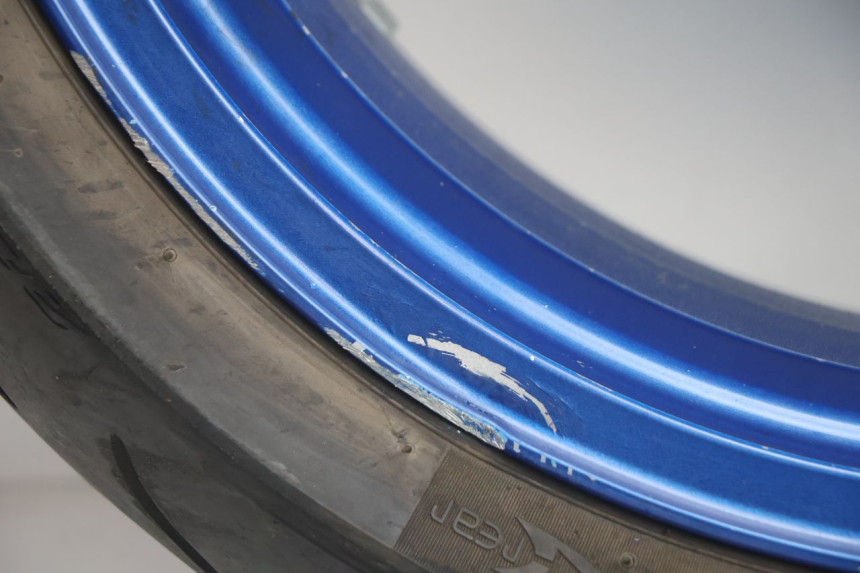 photo de REAR RIM AND TIRE KAWASAKI ZX-6R ZX6R 600 (2000 - 2002) - Alternative angle