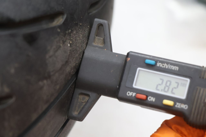 photo de REAR RIM AND TIRE KAWASAKI ZX-6R ZX6R 600 (2000 - 2002) - Fixing points details