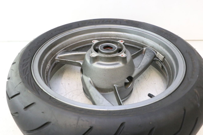 photo de REAR RIM AND TIRE KAWASAKI ZZR 600 (1995 - 2004) - Component zoom