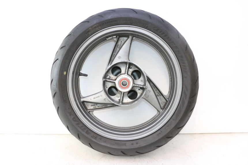 photo de REAR RIM AND TIRE KAWASAKI ZZR 600 (1995 - 2004) - Technical close-up