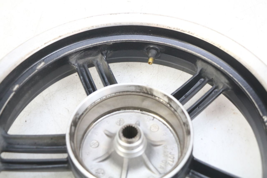 photo de REAR WHEEL RIM KYMCO AGILITY 16+ 4T 50 (2018 - 2023) - Distinctive features