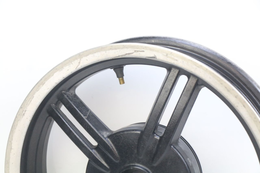 photo de REAR WHEEL RIM KYMCO AGILITY 16+ 4T 50 (2018 - 2023) - Fixing points details