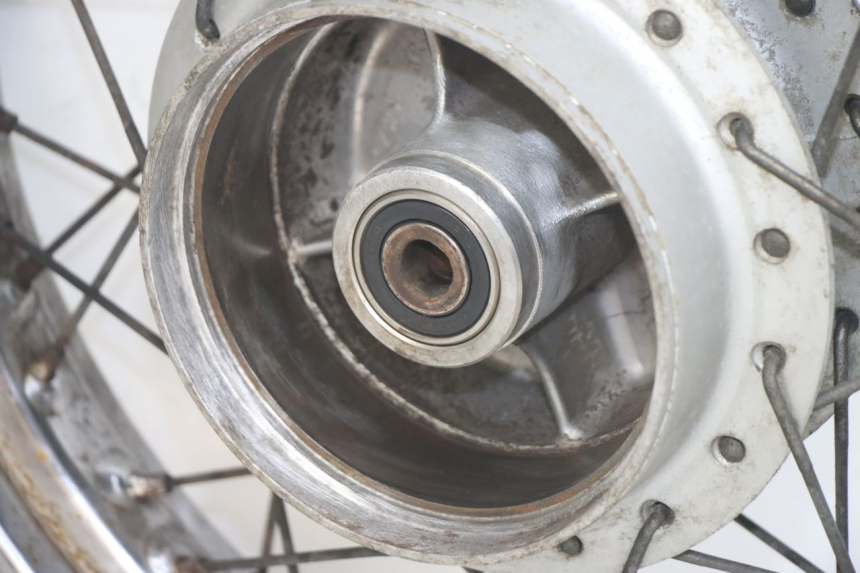 photo de REAR WHEEL RIM HONDA CA REBEL 125 (1995 - 2001) - Alternative angle