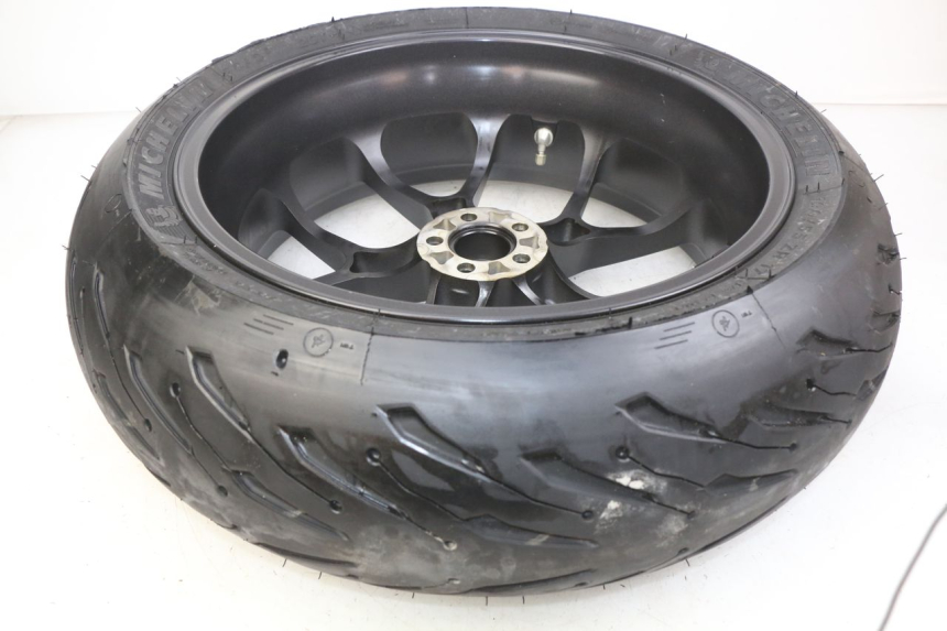 photo de REAR WHEEL RIM HONDA CB R 1000 (2018 - 2023) - Surface and material condition