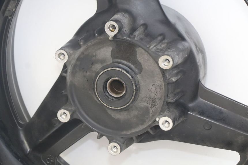 photo de REAR WHEEL RIM HONDA CBR F SC25 1000 (1989 - 1992) - High-resolution close-up