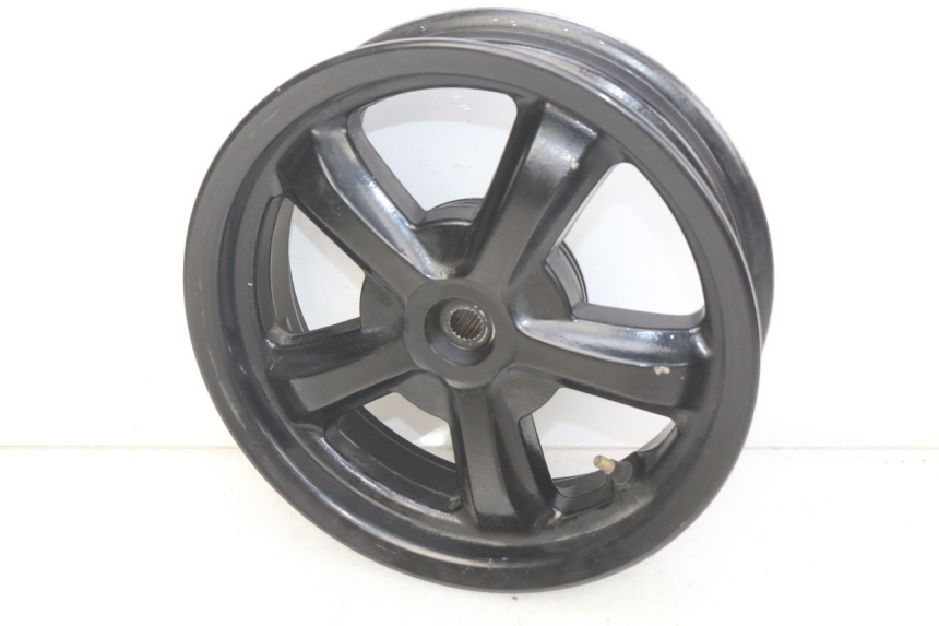 photo de REAR WHEEL RIM SYM CROX 4T 50 (2016 - 2023) - Technical close-up