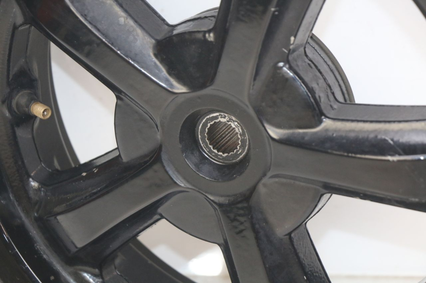 photo de REAR WHEEL RIM SYM CROX 4T 50 (2016 - 2023) - Technical close-up