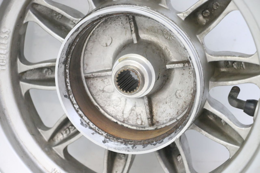 photo de REAR RIM DAELIM BESBI 125 (2007 - 2008) - Technical close-up