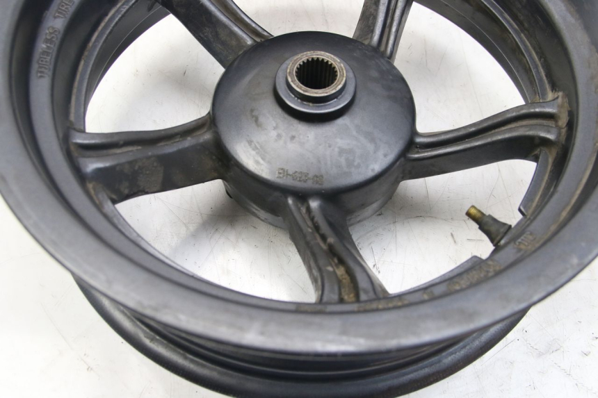 photo de REAR WHEEL RIM KYMCO DOWNTOWN ABS 125 (2015 - 2017) - Technical close-up