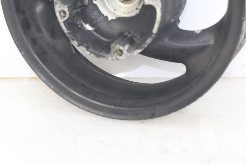photo de REAR WHEEL RIM HONDA FES PANTHEON 125 (2003 - 2007) - Zoom on usage condition