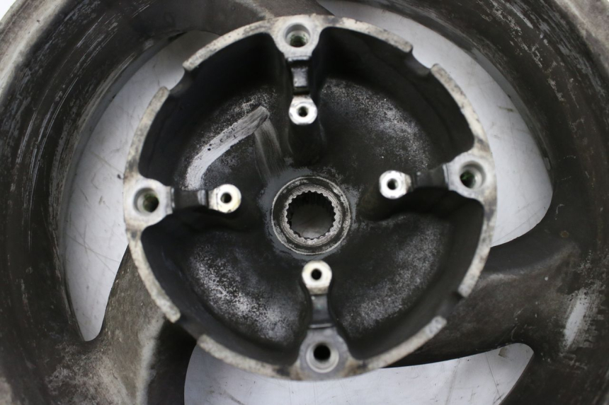 photo de REAR WHEEL RIM HONDA FES S-WING SWING ABS 125 (2007 - 2015) - Zoom on usage condition