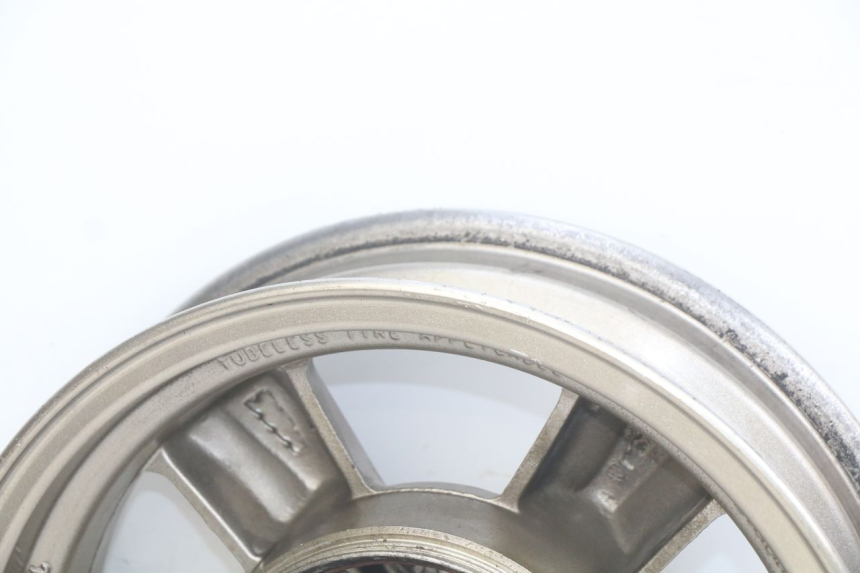 photo de REAR WHEEL RIM SYM FIDDLE 3 III 125 (2014 - 2020) - Alternative perspective