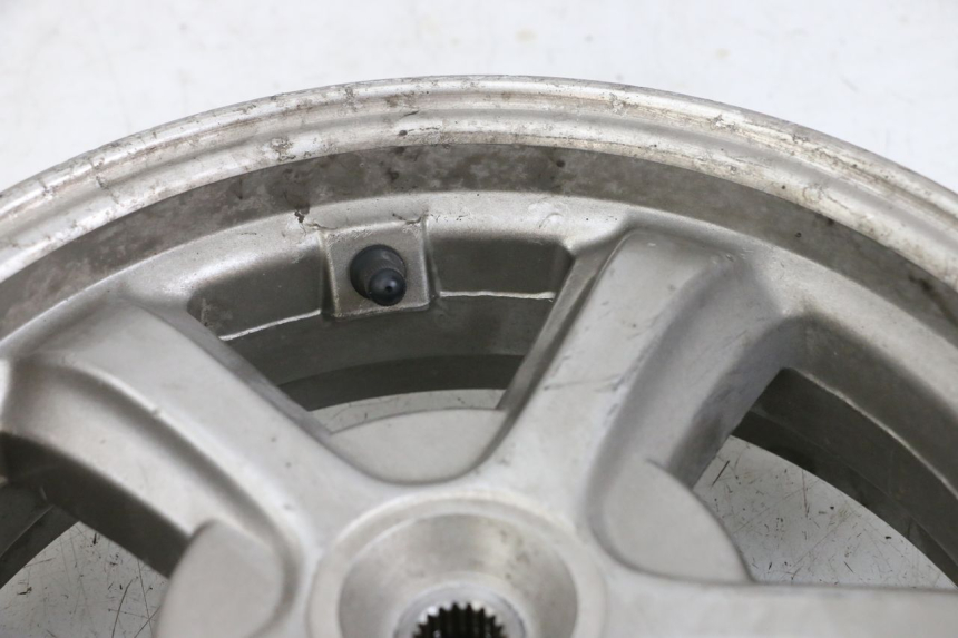 photo de REAR WHEEL SYM FIDDLE 3 III 50 (2014 - 2020) - High-resolution close-up