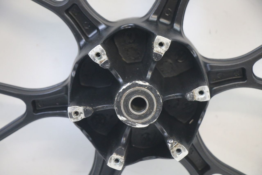 photo de REAR WHEEL RIM DERBI GPR 50 (2004 - 2009) - Distinctive features