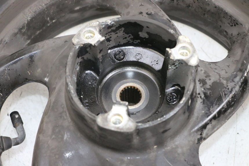 photo de REAR WHEEL RIM SYM JOYRIDE EVO 125 (2009 - 2016) - High-resolution close-up