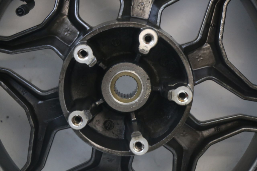 photo de REAR WHEEL RIM KYMCO X-TOWN XTOWN 125 (2016 - 2021) - Additional view of the item