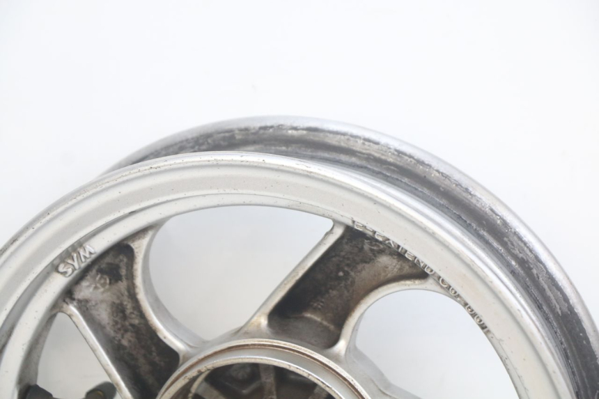 photo de REAR WHEEL RIM SYM MIO 50 (2011 - 2017) - Alternative perspective