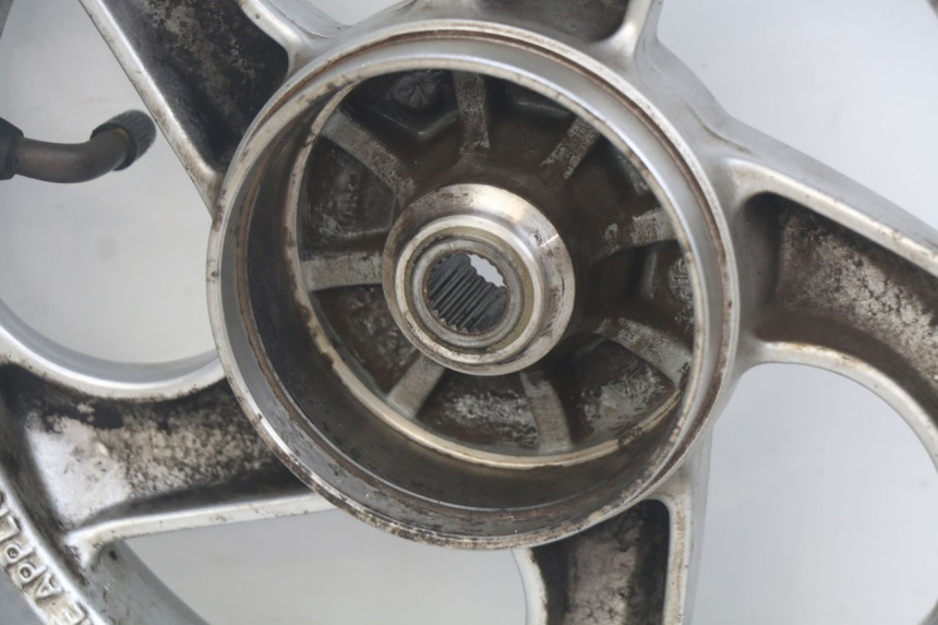 photo de REAR WHEEL RIM SYM MIO 50 (2011 - 2017) - Technical close-up