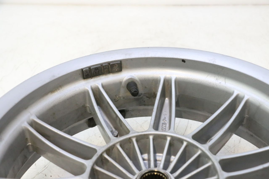 photo de REAR RIM PIAGGIO MP3 LT 300 (2010 - 2016) - Fixing points details