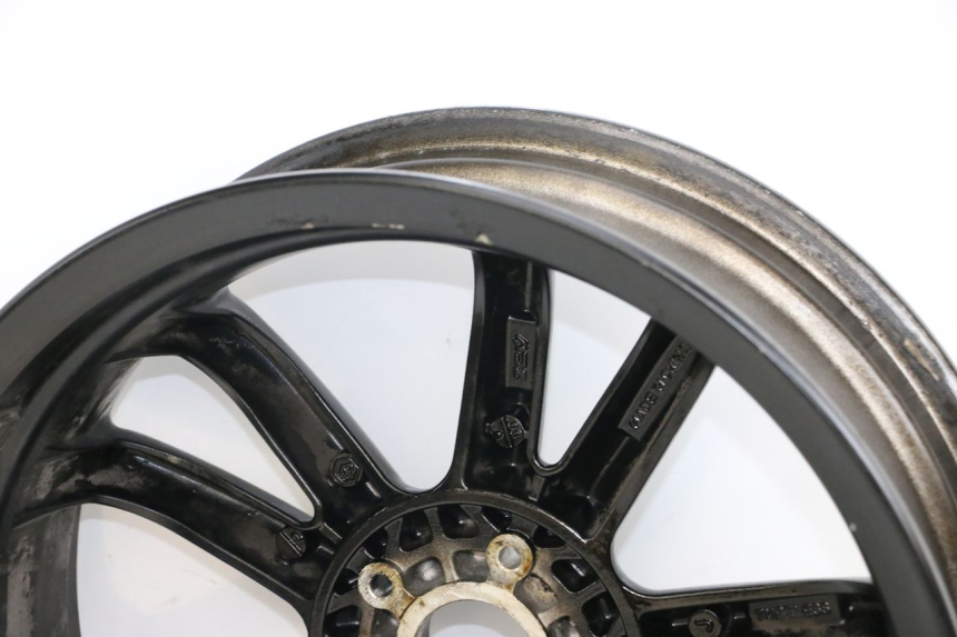 photo de REAR WHEEL RIM PIAGGIO MP3 500 (2011 - 2015) - Alternative perspective