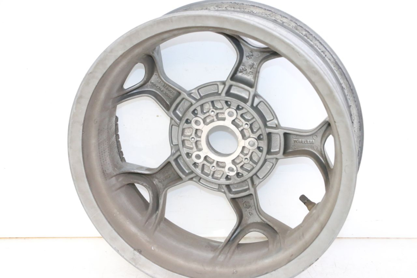 photo de REAR WHEEL RIM PIAGGIO MP3 500 (2014 - 2017) - Fixing points details