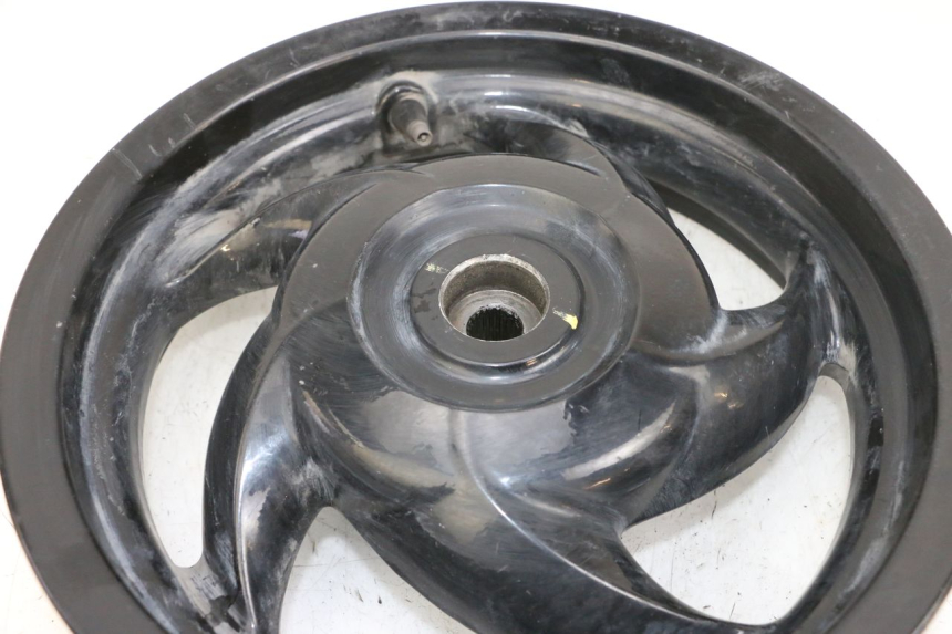 photo de REAR WHEEL RIM PIAGGIO NEW TYPHOON 50 (2018 - 2021) - Additional view of the item