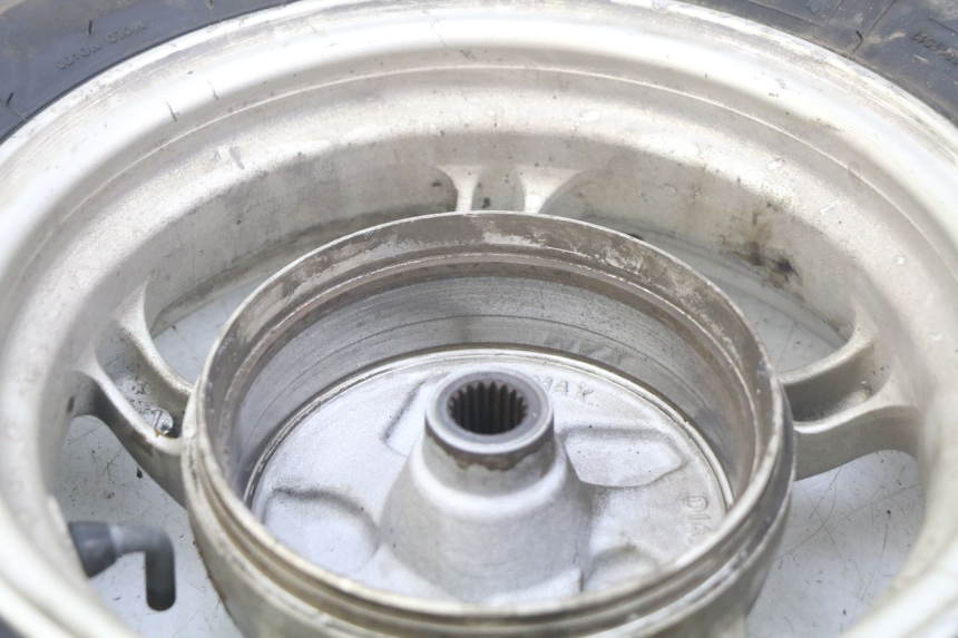 photo de REAR WHEEL RIM HONDA NHX LEAD 110 (2008 - 2010) - Zoom on usage condition