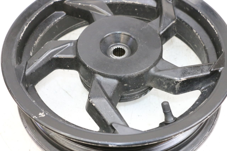 photo de REAR WHEEL SYM ORBIT III 3 4T 50 (2018 - 2021) - Technical close-up