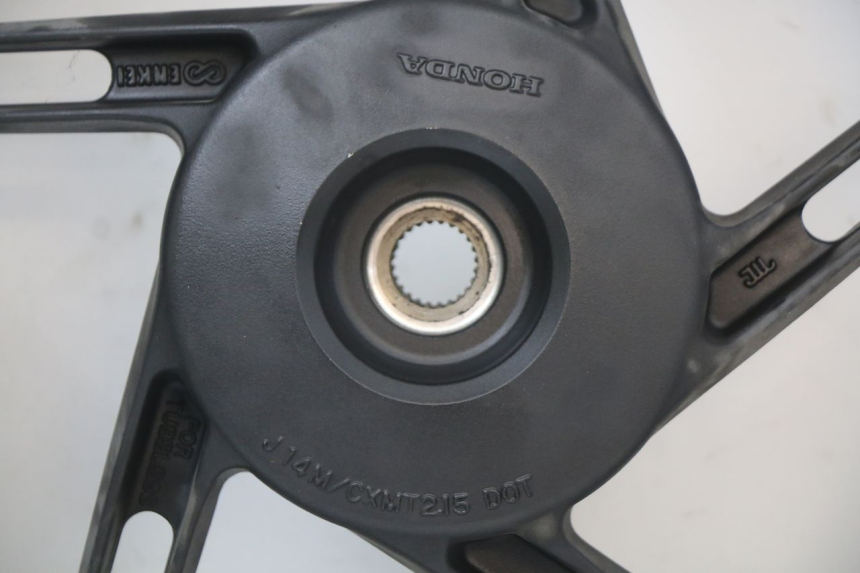 photo de REAR WHEEL RIM HONDA PCX (JF28) 125 (2009 - 2011) - Alternative perspective