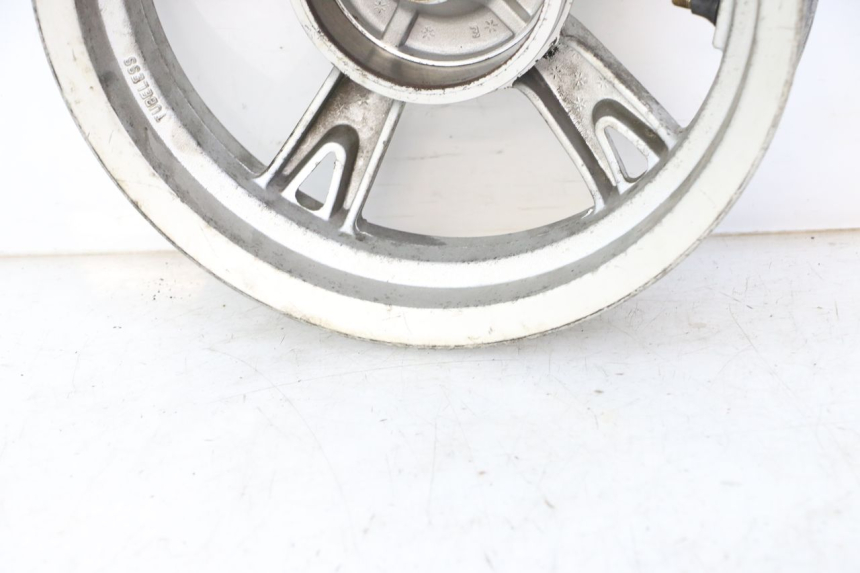 photo de REAR WHEEL RIM PEUGEOT KISBEE 4T 50 (2010 - 2017) - Zoom on usage condition