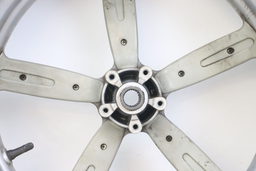 photo de REAR RIM APRILIA SCARABEO GT 125 (1999 - 2007) - High-resolution close-up