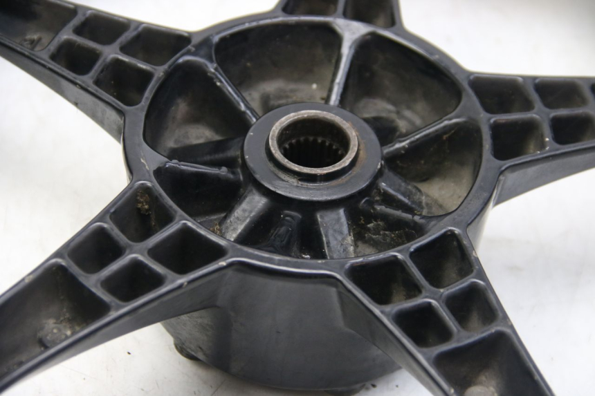 photo de REAR WHEEL RIM SUZUKI SIXTEEN 125 (2008 - 2010) - Focus on structure