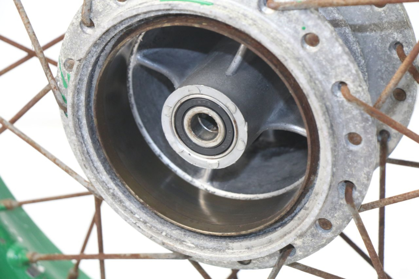 photo de REAR WHEEL RIM YAMAHA SR 125 (1982 - 2003) - Fixing points details