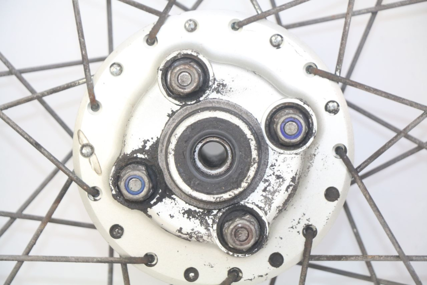 photo de REAR WHEEL RIM YAMAHA SR 125 (1982 - 2003) - Distinctive features