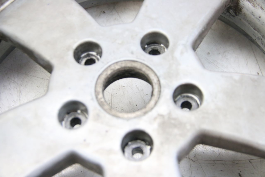 photo de REAR WHEEL PIAGGIO VESPA GRANTURISMO 125 (2003 - 2007) - Zoom on usage condition