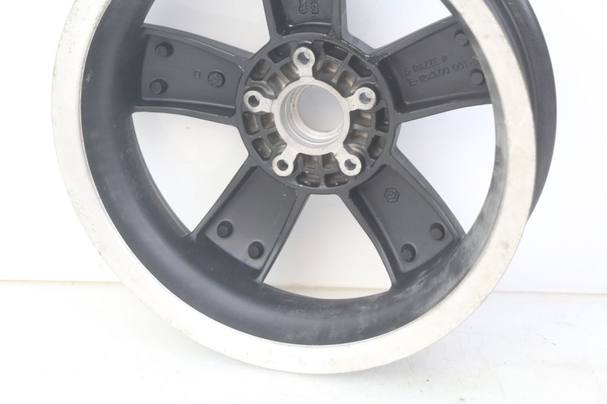 photo de REAR WHEEL RIM PIAGGIO VESPA GTS SUPER IE 125 (2009 - 2016) - Component detail