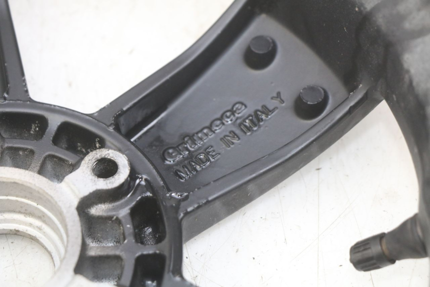 photo de REAR WHEEL RIM PIAGGIO VESPA GTS SUPER IE 125 (2009 - 2016) - Additional view of the item