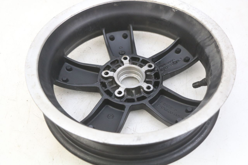 photo de REAR WHEEL RIM PIAGGIO VESPA GTS SUPER IE 125 (2009 - 2016) - Surface and material condition