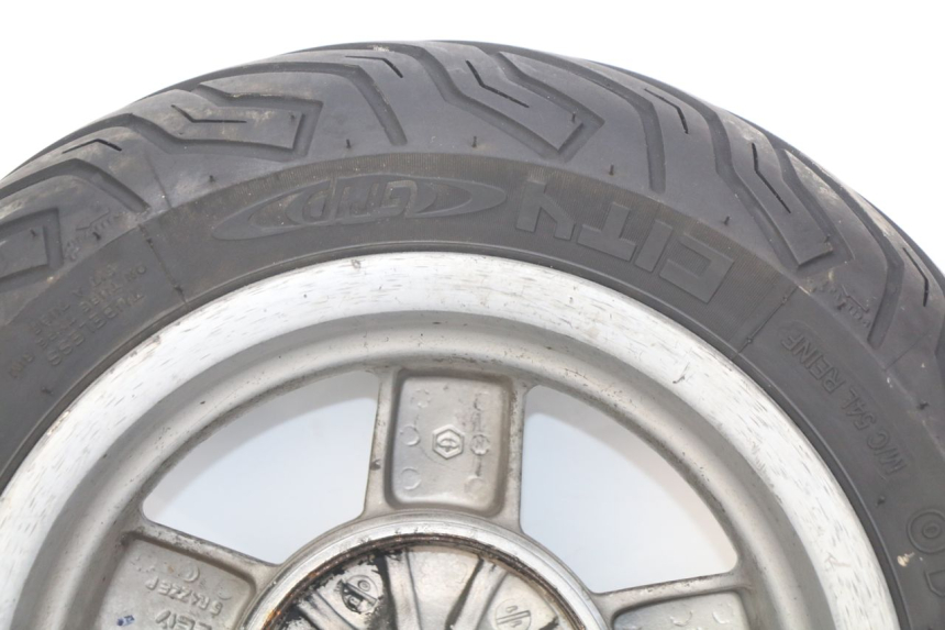 photo de REAR WHEEL RIM PIAGGIO VESPA LXV 125 (2006 - 2009) - High-resolution close-up