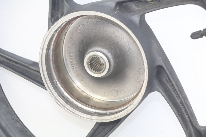 photo de REAR WHEEL RIM HONDA VISION NSC R 50 (2013 - 2015) - Distinctive features