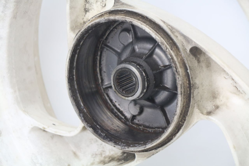 photo de REAR WHEEL RIM PEUGEOT VIVACITY 50 (1998 - 2003) - Surface and material condition