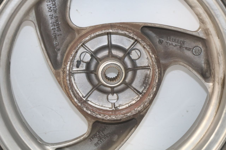 photo de REAR RIM PEUGEOT VIVACITY 100 (1999 - 2008) - Additional view of the item