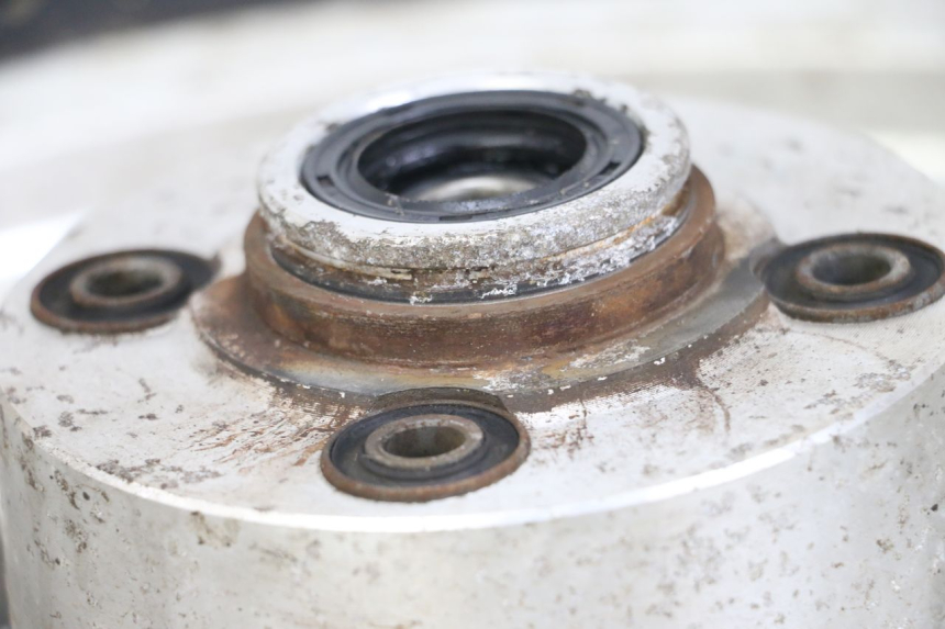 photo de REAR WHEEL RIM DAELIM VL DAYSTAR 125 (2000 - 2011) - Fixing points details