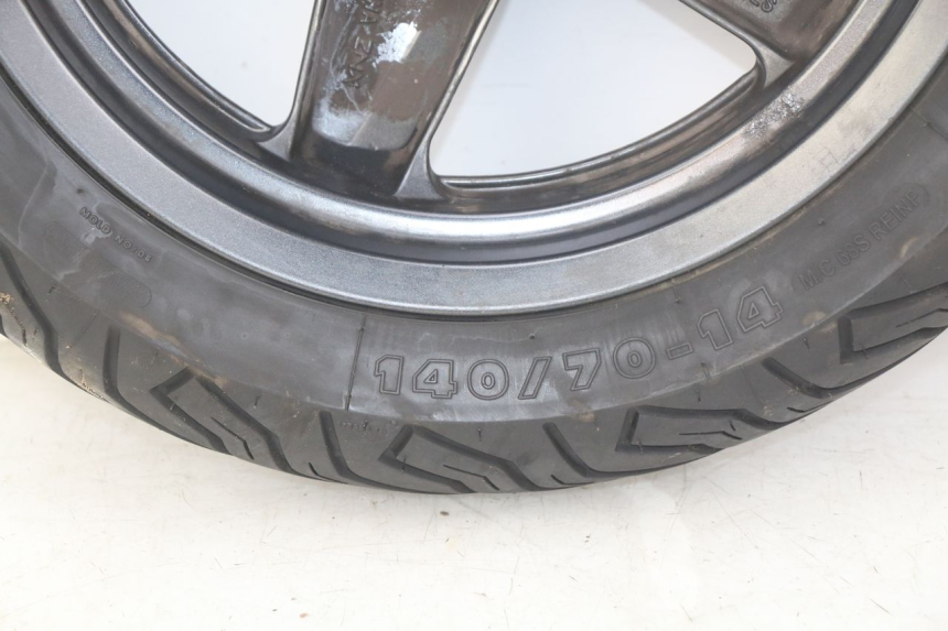 photo de REAR WHEEL RIM YAMAHA XMAX X-MAX 125 (2006 - 2009) - Distinctive features