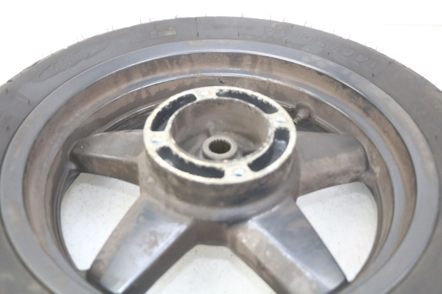 photo de REAR WHEEL RIM YAMAHA XMAX X-MAX 125 (2006 - 2009) - Zoom on usage condition